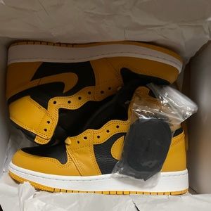 Women’s size 7 jordan 1 pollen